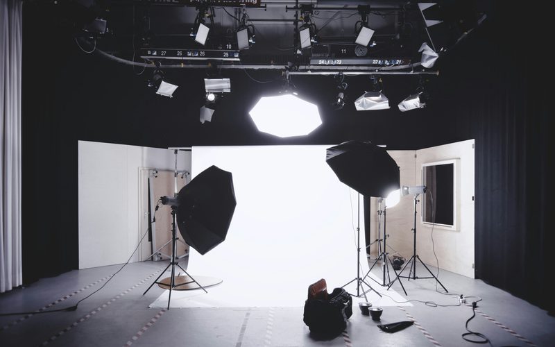 Photo studio set with lighting rigs